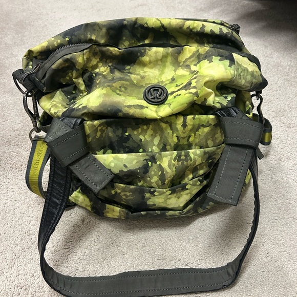 Amazing LULULEMON bag! - Picture 3 of 5